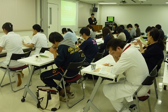 さんかくカフェの様子