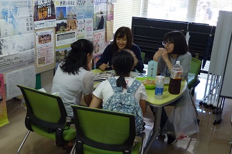 さんかくカフェの様子